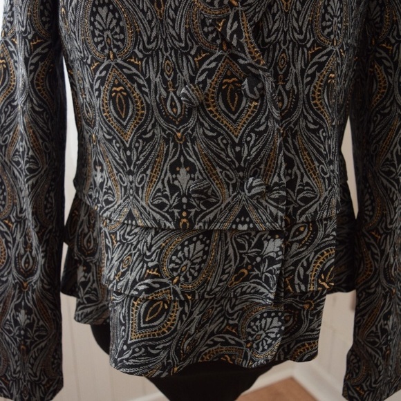 Beautiful Rich Tiered Damask Blazer - Picture 2 of 7